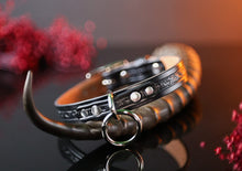 Load image into Gallery viewer, 3/4&quot; Handmade leather BDSM collar with filigree embossing and nickel plated hardware. Color: Black. Front
