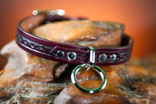 Load image into Gallery viewer, 3/4&quot; Handmade leather BDSM collar with filigree embossing and nickel plated hardware. Color: Cordovan. Angle
