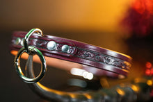 Load image into Gallery viewer, 3/4&quot; Handmade leather BDSM collar with filigree embossing and nickel plated hardware. Color: Cordovan. Close up front.
