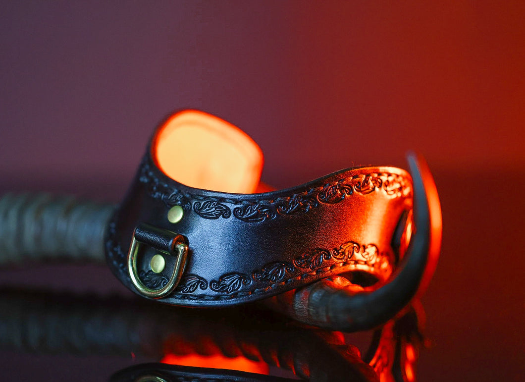 Leather BDSM Collar- Laurel Pattern- Solid Brass Hardware